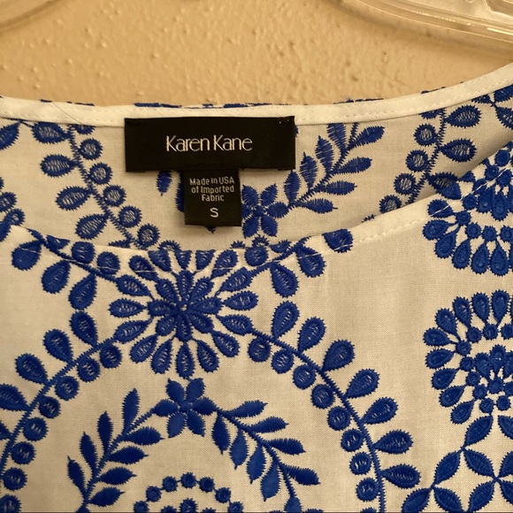 Karen Kane Medallion Top - Picture 6 of 10